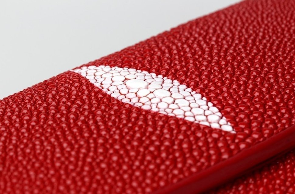 Червоний гаманець з натуральної шкіри морського ската великого розміру STINGRAY LEATHER (024-18030)
