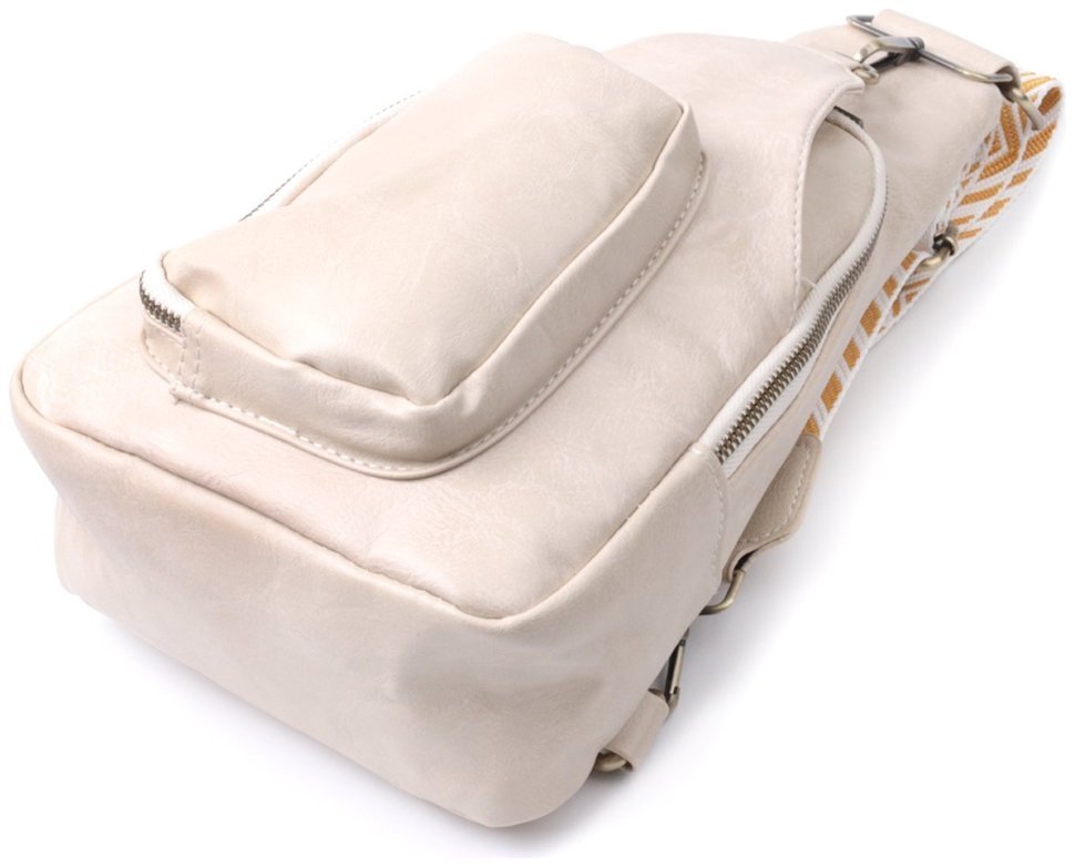 Городская женская сумка-слинг из качественного кожзама с текстильной лямкой Vintage белого цвета 97599 modnotak фото №5