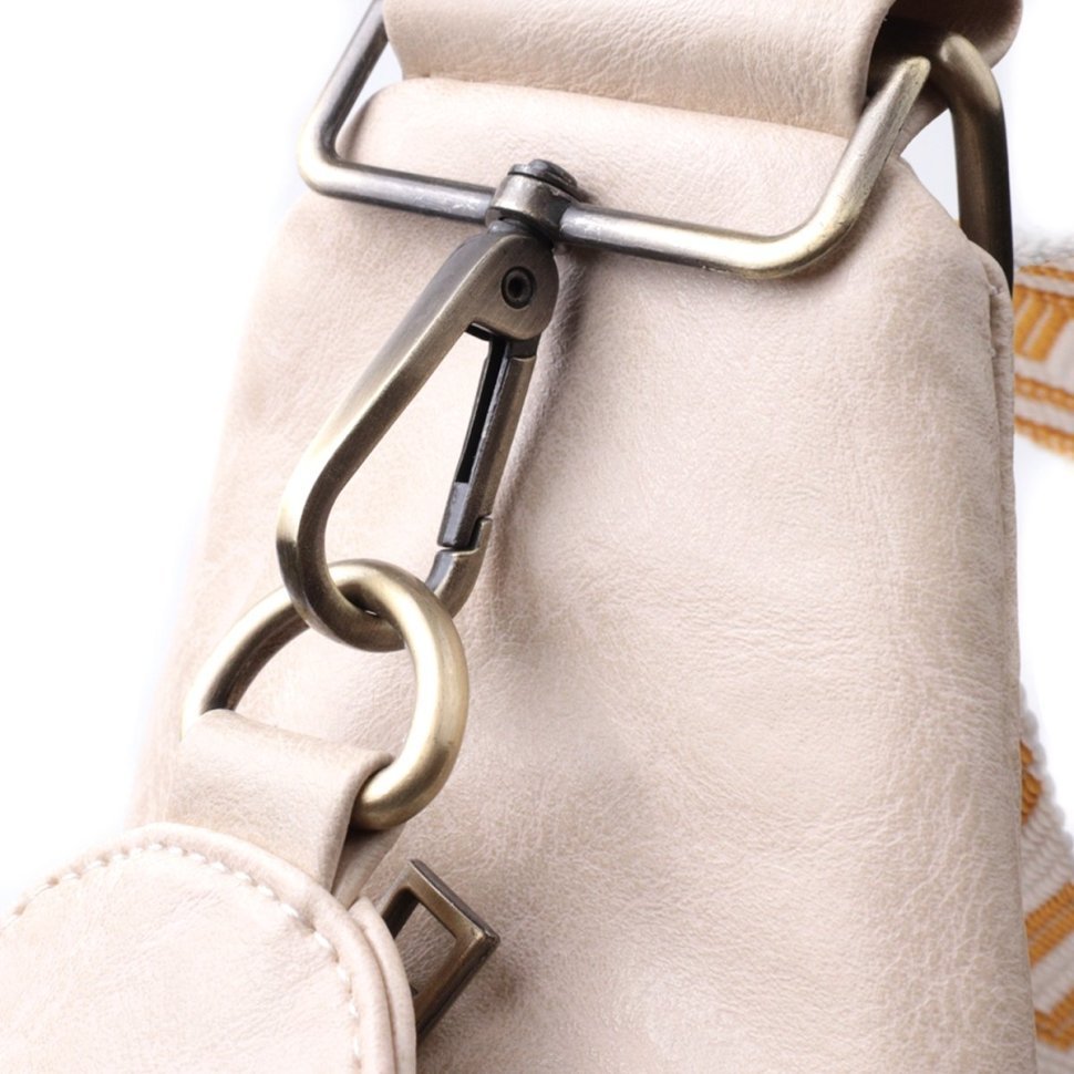 Городская женская сумка-слинг из качественного кожзама с текстильной лямкой Vintage белого цвета 97599 modnotak фото №6